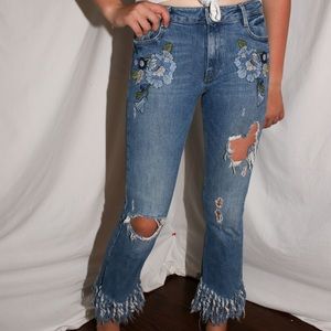 embroidered + distressed cropped blue jeans !!